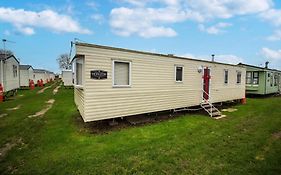 8 Berth Caravan In A Great Location In Norfolk Ref 50053D